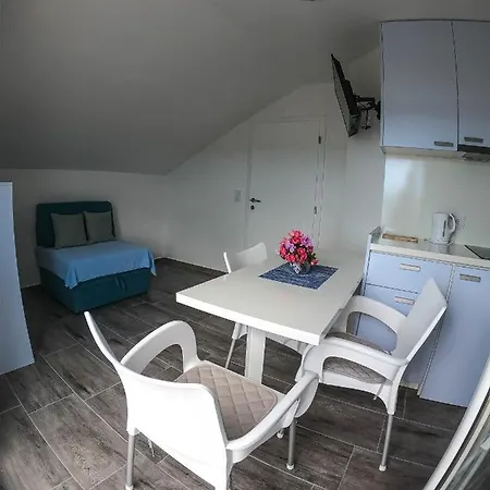 Afrodita Gornji Karin