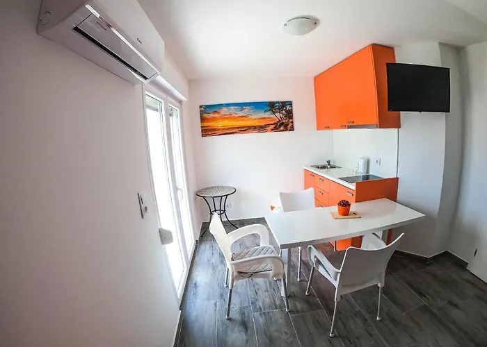 Afrodita 3* Gornji Karin